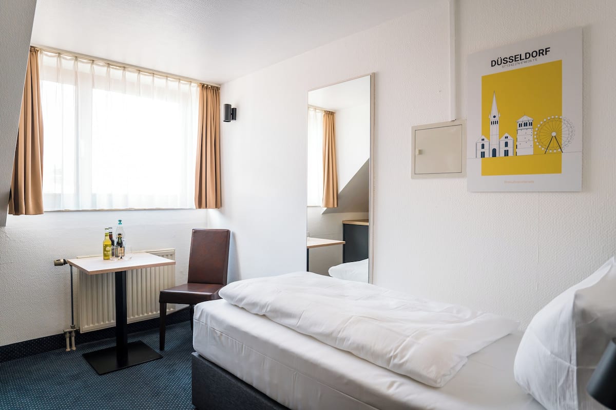 Bureau, chambres insonorisées, Wi-Fi gratuit, draps fournis