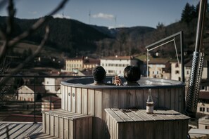 Hot tub, massages - Domaine de la Rue de la Tour SAS (Valsonne)