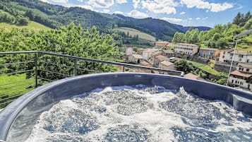 Hot tub, massages