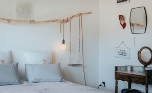 Premium Room (Room Lisa) | Free WiFi - Domaine de la Rue de la Tour SAS (Valsonne)