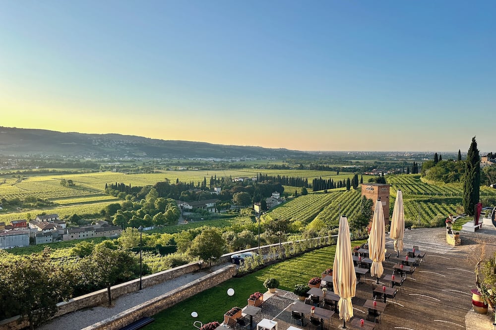 Castrum Wine Relais