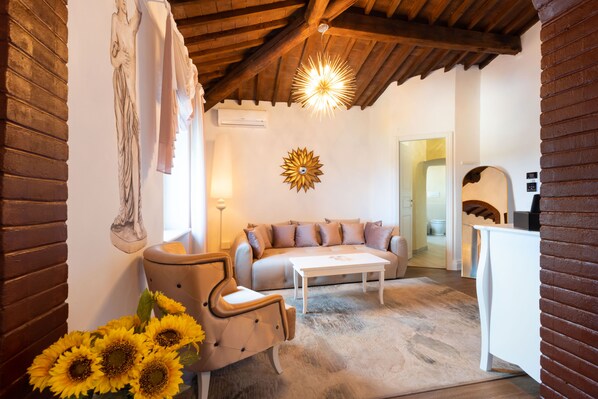 Superior Suite | Living area | 52-inch Smart TV with digital channels, TV, streaming services