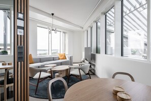 Deluxe Apartment | Living area