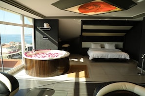 Panoramic Room | Living area | LCD TV, heated floors - Dolls Hotel by Eurostars (Jounieh)