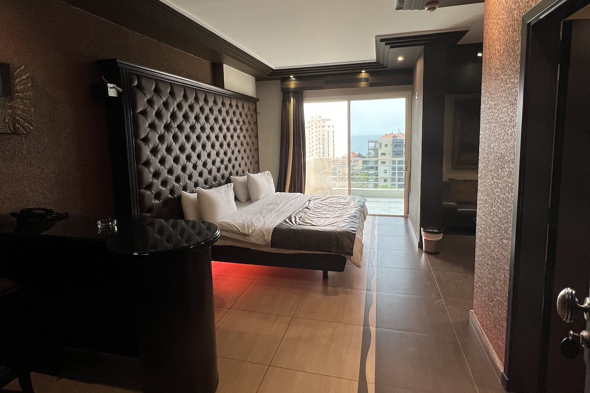 ห้องพรีเมียม | ผ้าปูที่นอนฝ้ายอียิปต์, เครื่องนอนระดับพรีเมียม, โต๊ะทำงาน, Wi-Fi ฟรี