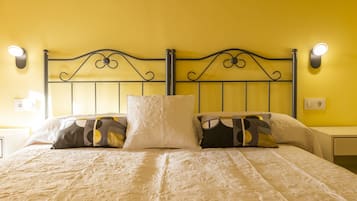 Basic Apartment (Los Hortos) | 2 bedrooms, free WiFi