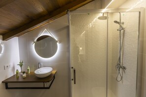 Family Apartment (Las Dornas) | Bathroom | Hair dryer - Apartamentos Casona del Campo (Navia)