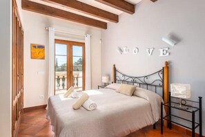 4 bedrooms, free WiFi - Villa Agora beautiful house with Menorquin charm (SON CARRIO)