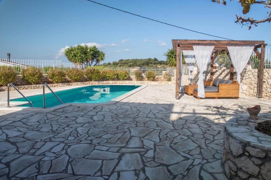 BH409 - R25 - Villa Chania