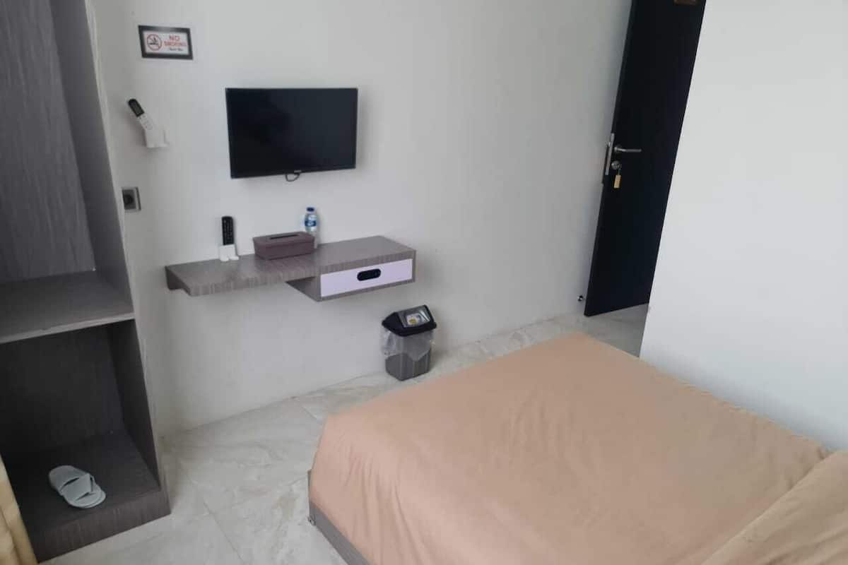 Standard Single Room | Desk, iron/ironing board (on request), WiFi (free), bed sheets