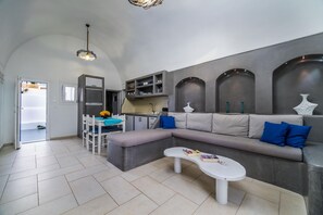 Apartment, Smoking | 2 bedrooms, soundproofing