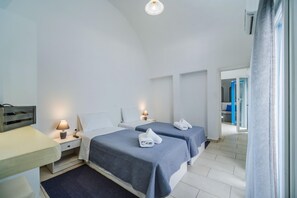 2 bedrooms, soundproofing - Casa Maritina Private Villa With Jacuzzi (Santorini)