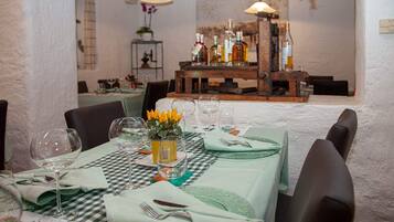 Aperto a colazione, pranzo e cena