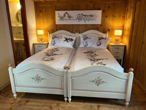 Free rollaway beds, free WiFi, bed sheets - Gasthaus Alpina Salouf (Surses)