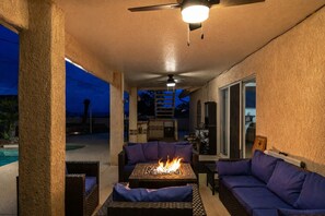 Terrace/patio - HavaMemorable Stay | Pool | Spa | Firepit | VIEWS! (Lake Havasu City)
