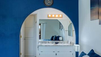 3 chambres, fer et planche à repasser, Wi-Fi gratuit, draps fournis