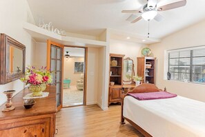 4 bedrooms, desk, free WiFi, bed sheets
