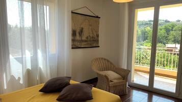 4 chambres, fer et planche à repasser, lit parapluie, Wi-Fi gratuit