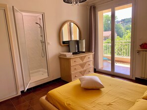 4 chambres, fer et planche à repasser, lit parapluie, Wi-Fi gratuit
