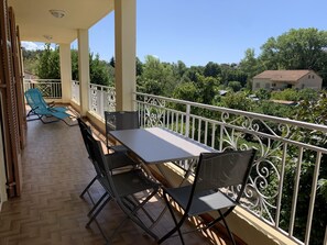 Outdoor dining - SPACIOUS TOP OF VILLA (Appietto)