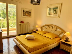 4 chambres, fer et planche à repasser, lit parapluie, Wi-Fi gratuit