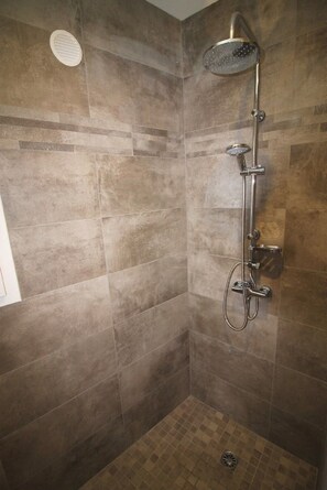 Shower, hair dryer - Villa Arena Piscine Privée à Porto-vecchio (Porto-Vecchio)