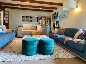 Televisión, chimenea, Netflix y reproductor de DVD 