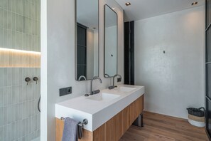 Villa superior | Baño | Secadora de cabello y toallas 