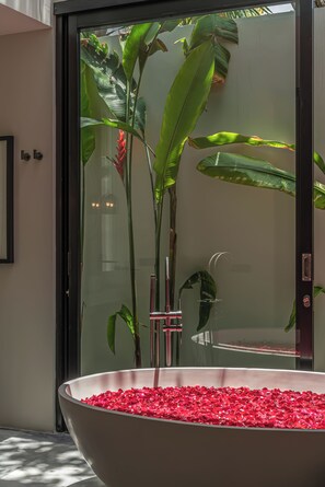 Superior Villa | Bathroom - Villa Prana (Kerobokan)