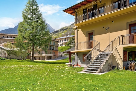 Exterior. Apartment 'Alta Valle Maira C' with Mountain View, Shared Garden and Wi-Fi