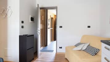 Fernseher, Tischtennisplatte