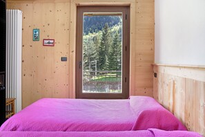 1 bedroom, free WiFi, bed sheets - Apartment 'Alta Valle Maira C' with Mountain View, Shared Garden and Wi-Fi (Acceglio)