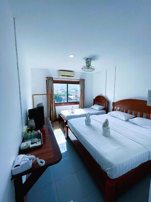 Panoramic Triple Room, 1 Bedroom, Balcony, Mountain View | Blackout drapes, free WiFi, bed sheets - ViengSavanh GuestHouse (Vang Vieng)