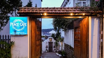 Mặt tiền nơi lưu trú