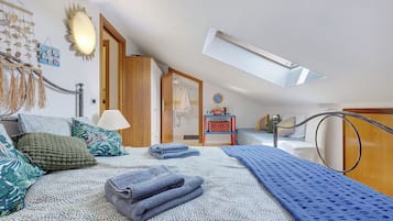 3 bedrooms, bed sheets