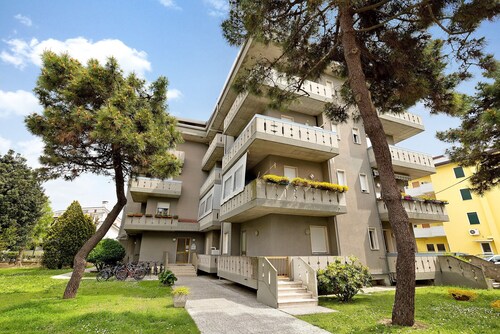 Holiday Apartment "Mansarda Di Ponente" near Beach with Shared Garden & A/C