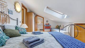 3 bedrooms, bed sheets