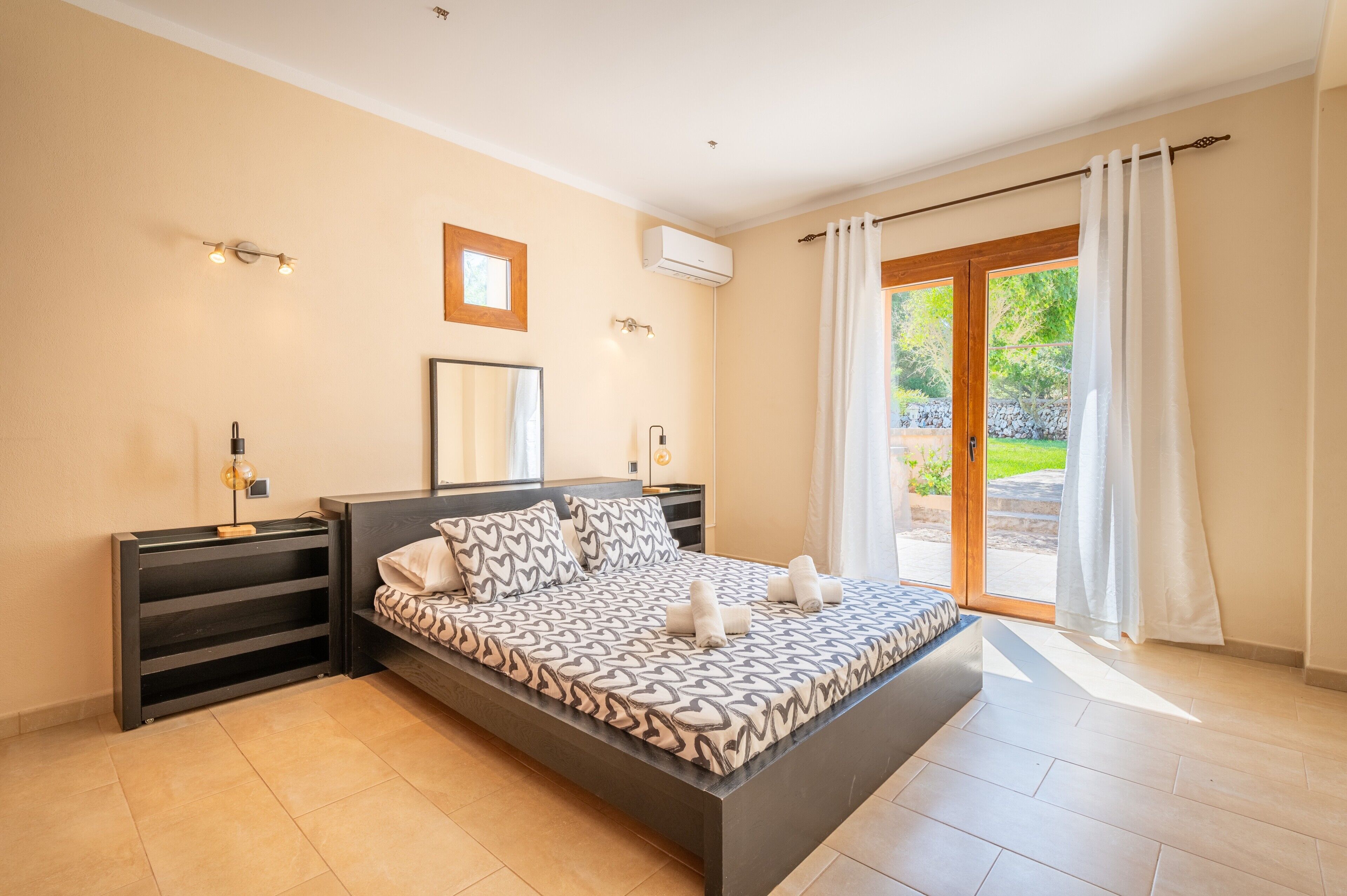 6 bedrooms, iron/ironing board, free WiFi, bed sheets