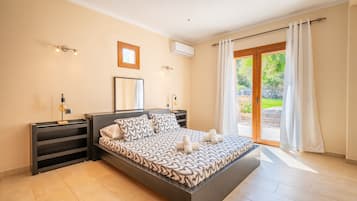 6 bedrooms, iron/ironing board, free WiFi, bed sheets