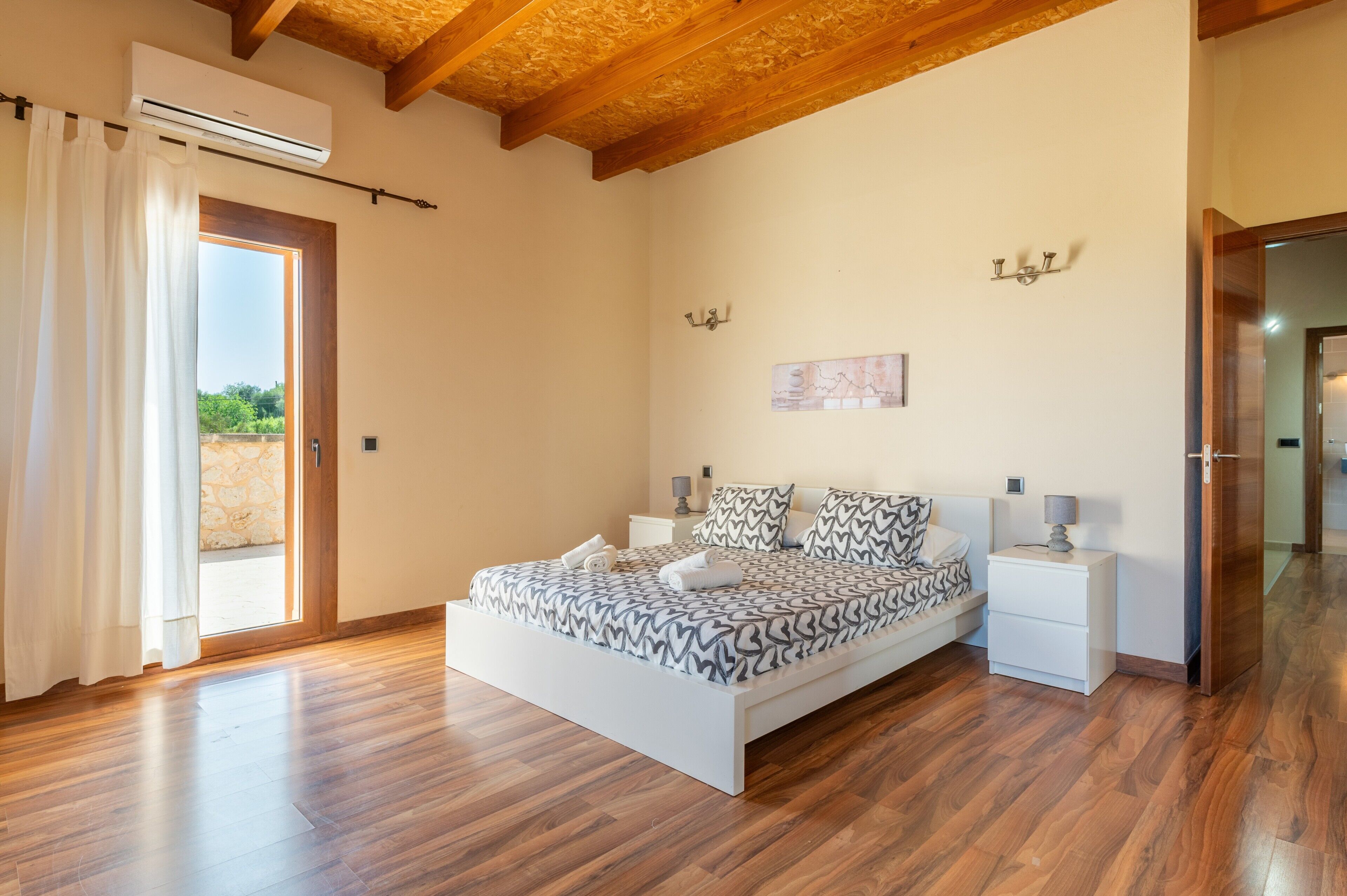 6 多间卧室、熨斗/熨衣板、免费 WiFi、床单