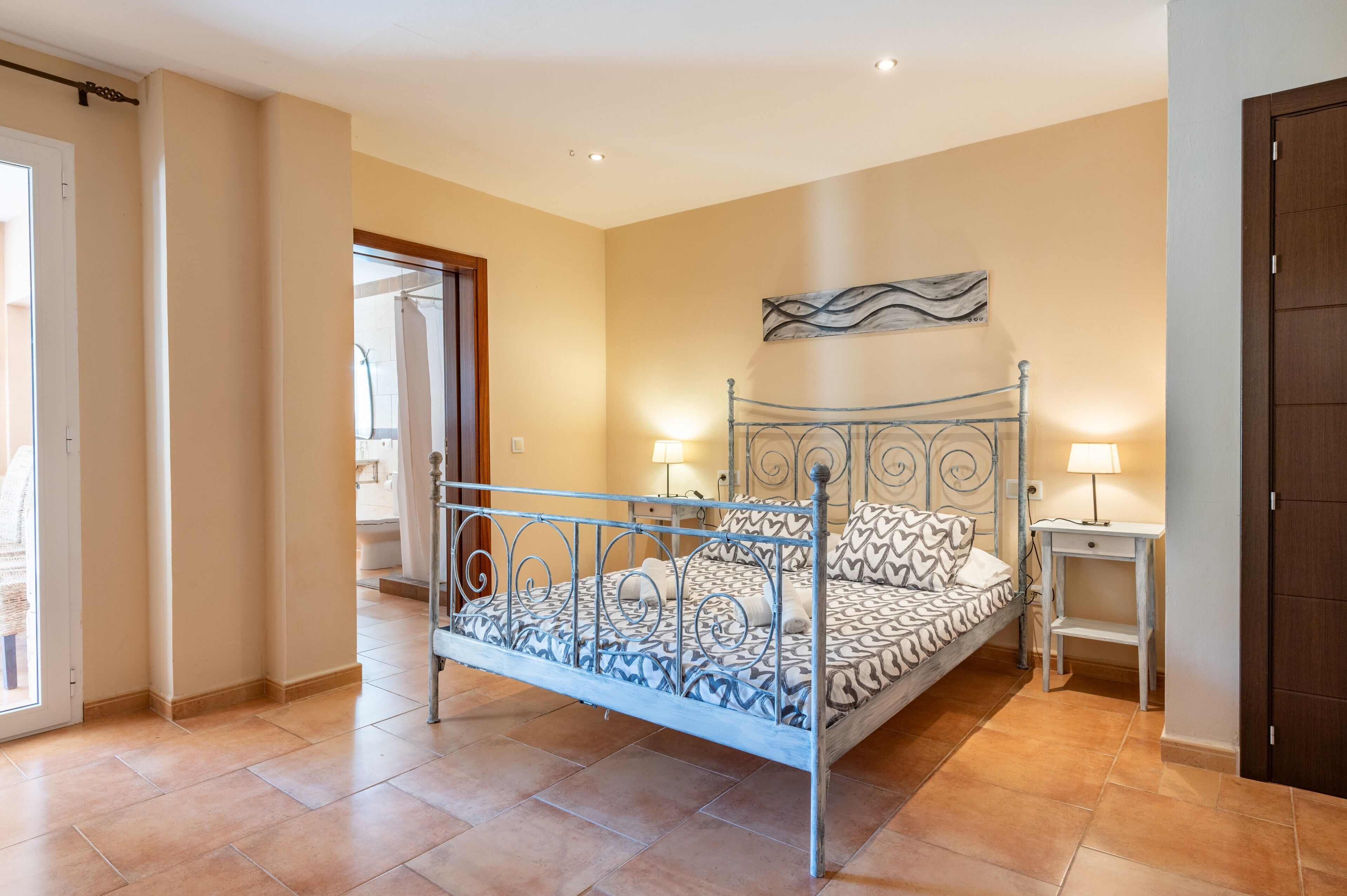 6 chambres, fer et planche à repasser, Wi-Fi gratuit, draps fournis