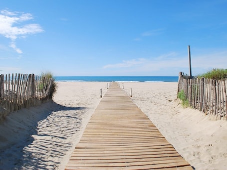 Beach. Apartment 'T2 Muses' with Private Terrace, Wi-Fi and Air Conditioning