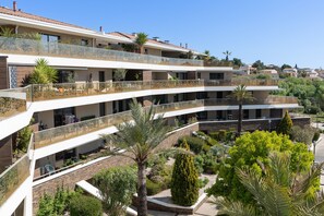 Exterior - Apartment 'T2 Muses' with Private Terrace, Wi-Fi and Air Conditioning (Le Crès)