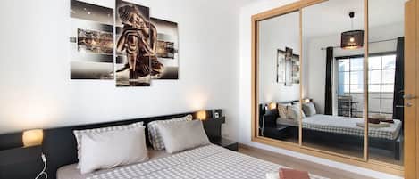 4 bedrooms, iron/ironing board, free WiFi, bed sheets