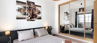 Holiday Home "Ideal Villas Residence" with Pool, A/C, BBQ, up to 12 people