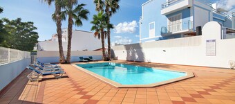 Holiday Home "Ideal Villas Residence" with Pool, A/C, BBQ, up to 12 people