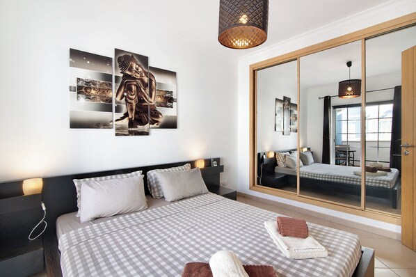 4 chambres, fer et planche à repasser, Wi-Fi gratuit, draps fournis