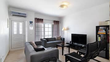 Tv, tv-spel, dvd-spelare och en stereo