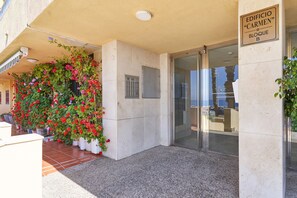 Exterior detail - Apartment "Piso El Paraiso Almuñécar" with Sea View, Terrace & Wi-Fi (Almunecar)