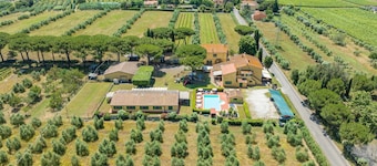 Farmhouse "Il Pino - Monolocale Lavanda" with Shared Pool, Private Terrace & Wi-Fi
